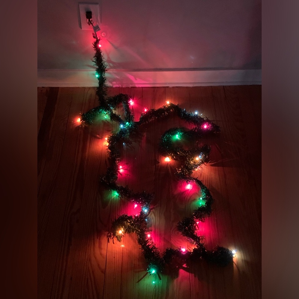 Lighted Garland 15ft. (4.6m), 30 Super Bright Lights, Indoor & Outdoor Use, New!